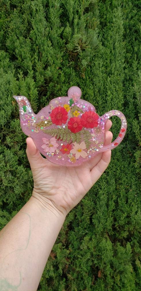 Flower and butterfly teapot decor