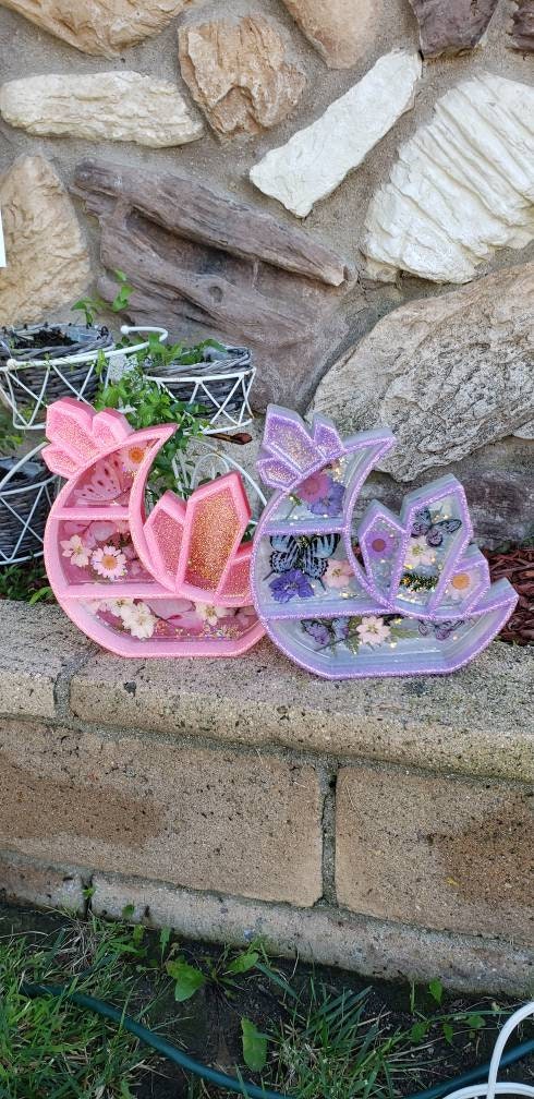 Moon crystal shelf